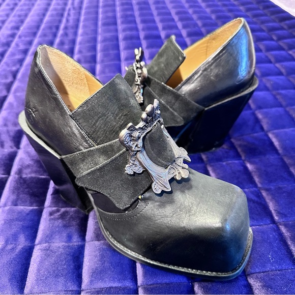 Fluevog Stand Up Bader Bucked Platform Shoe - Picture 1 of 11